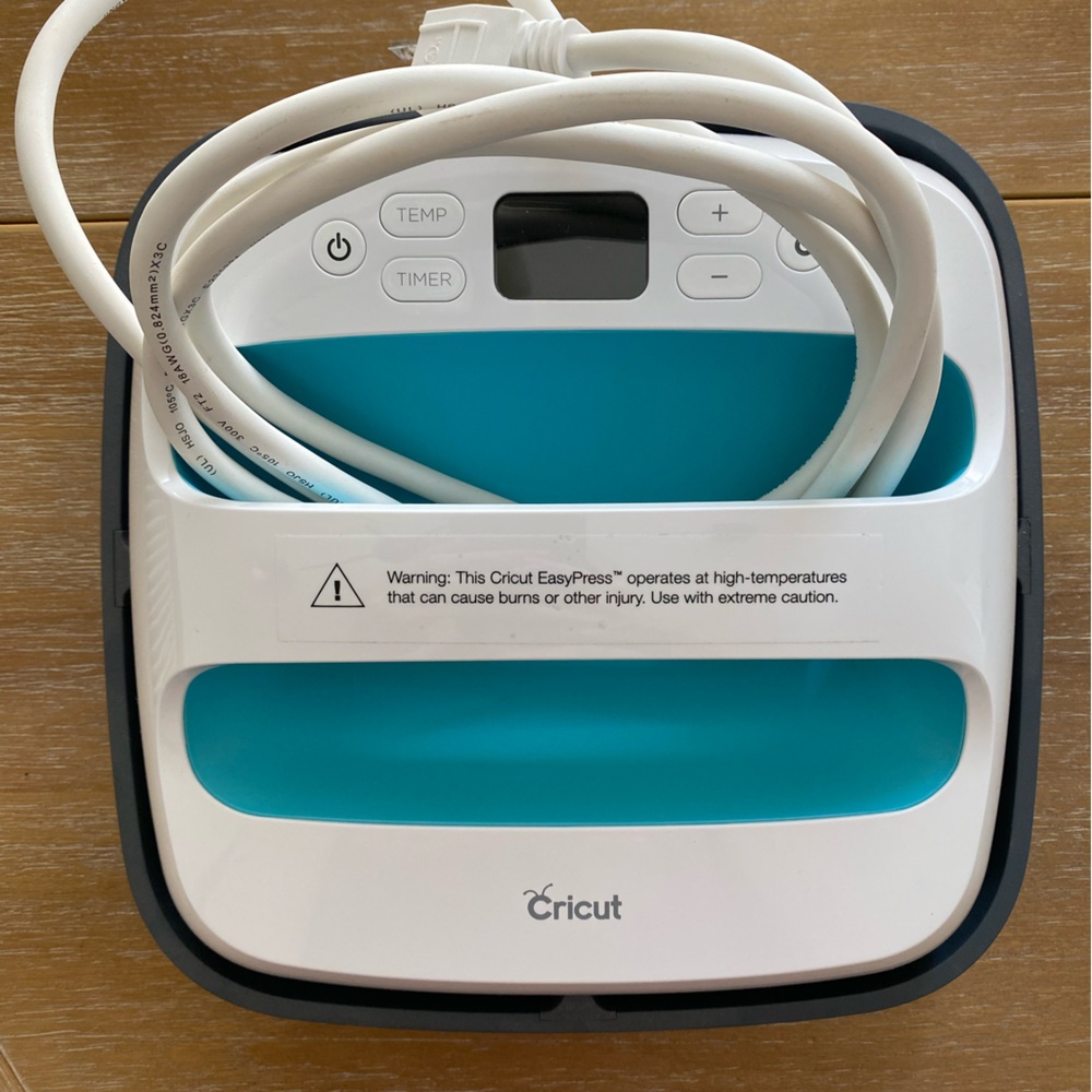 Cricut EasyPress 2 in Blue and White